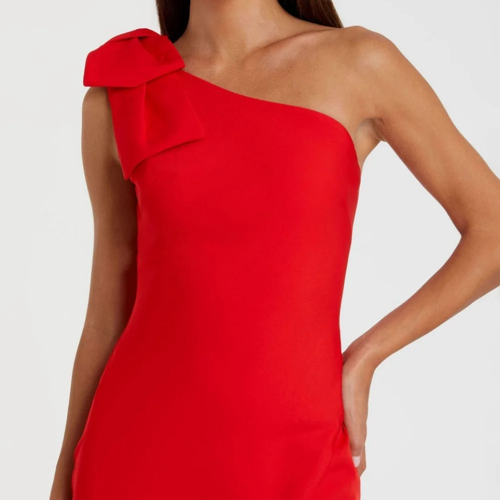 Mac Duggal▪️Red Crepe One Shoulder Bow Gown - Picture 2 of 12